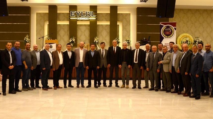 Boz&uuml;y&uuml;k Karadenizliler Derneği iftar yemeği verdi