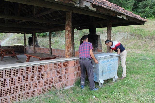 Çöp konteynerleri hedef tahtasına döndü