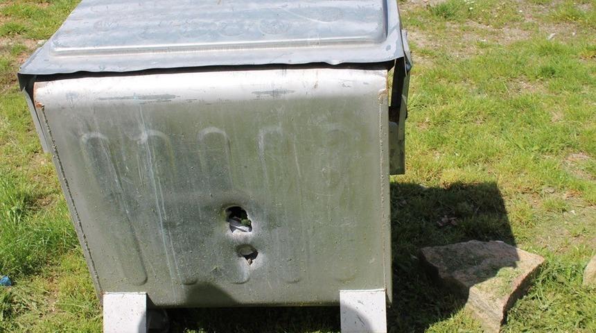 &Ccedil;&ouml;p konteynerleri hedef tahtasına d&ouml;nd&uuml;