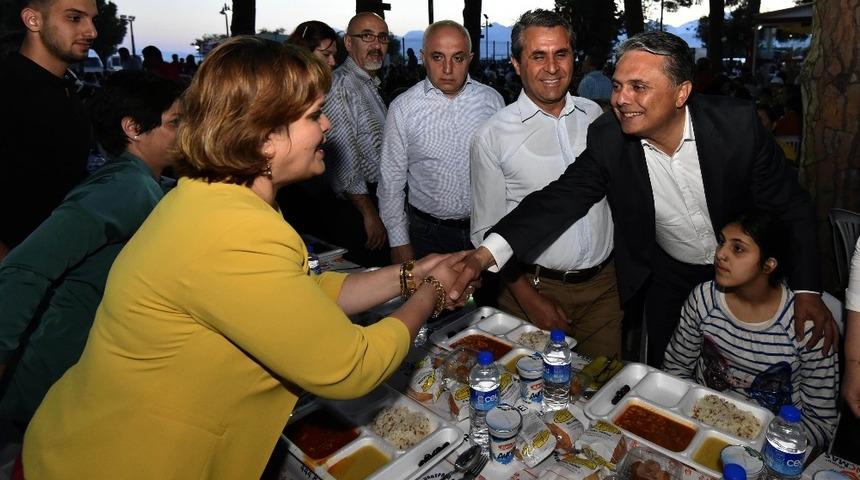 Başkan Uysal, engelli bireylerle iftarda buluştu