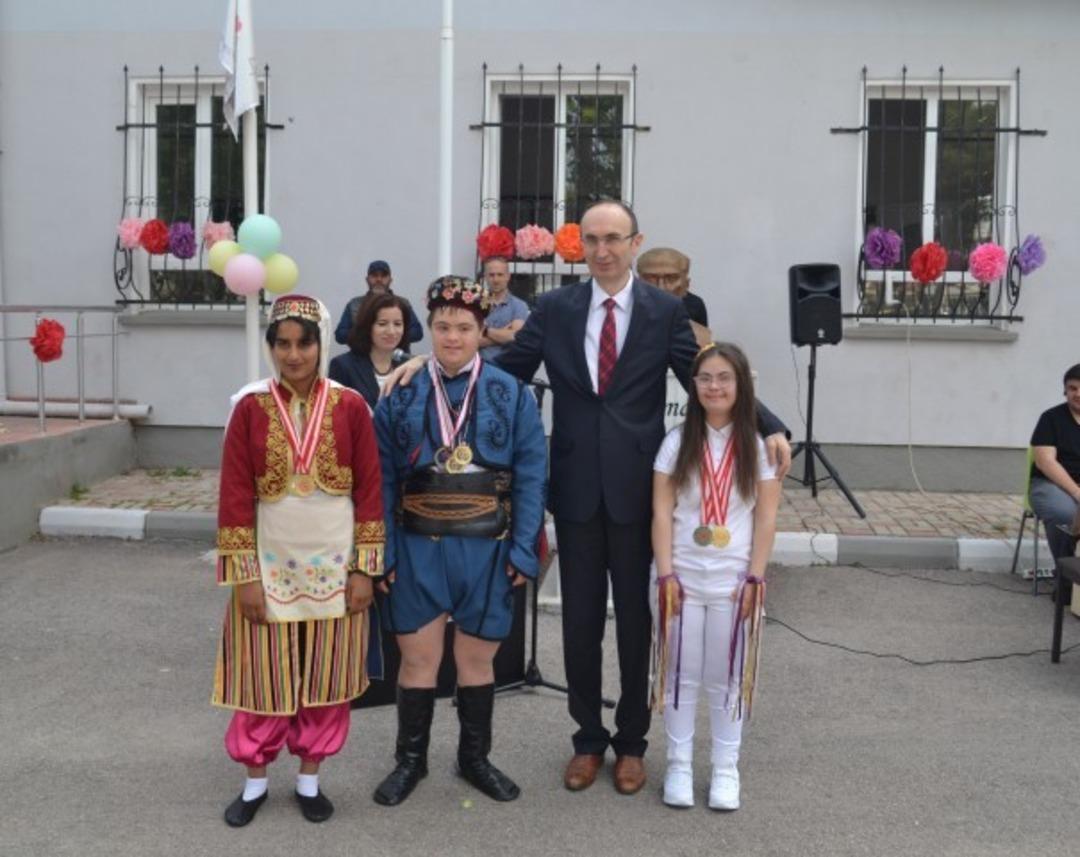 &Ouml;zel &Ccedil;ocuklardan Farkındalık G&uuml;n&uuml; kutlaması