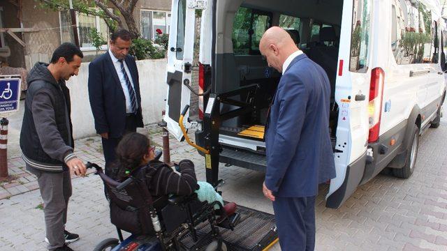 (Özel) Engelli Eslem sahilde doyasıya gezdi