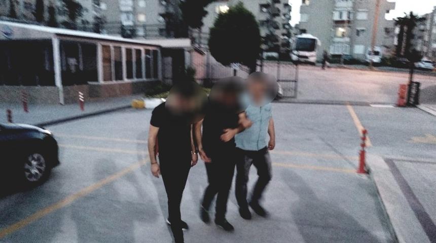 Kuşadası&rsquo;nda kredi kartı dolandırıcılarına operasyon; 3 tutuklama