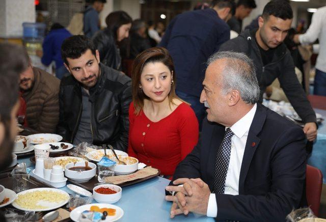 Rektör Çomaklı öğrencilerle iftar sofrasına buluştu