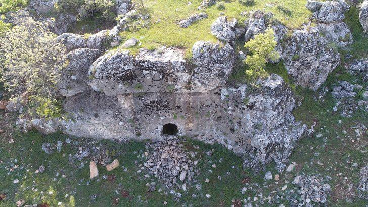 Sakin şehir Ağın'ın 'kaya mezarları' G1