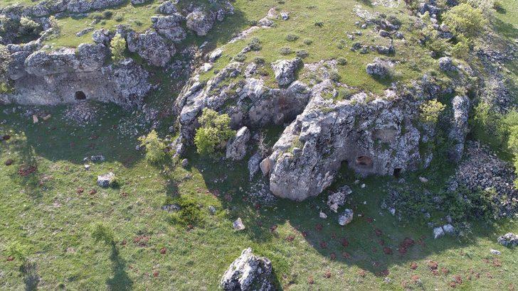 Sakin şehir Ağın'ın 'kaya mezarları' G2