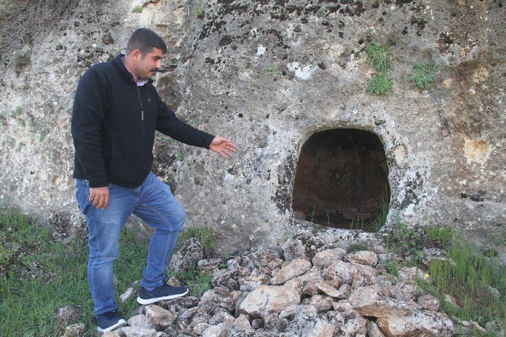 Sakin şehir Ağın'ın 'kaya mezarları' G3