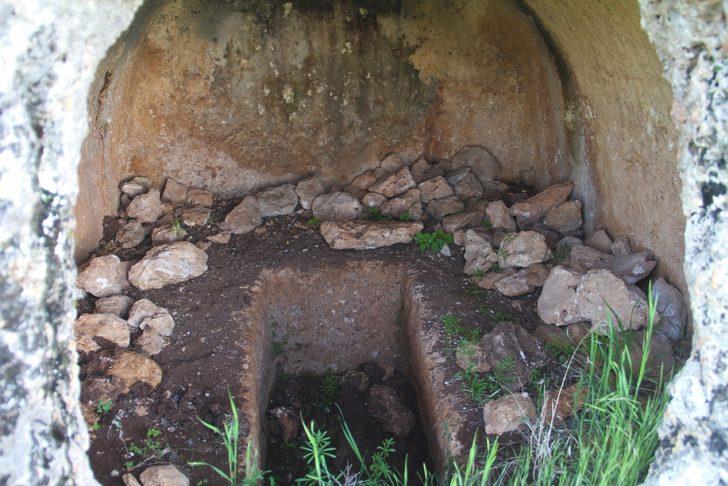 Sakin şehir Ağın'ın 'kaya mezarları' G4