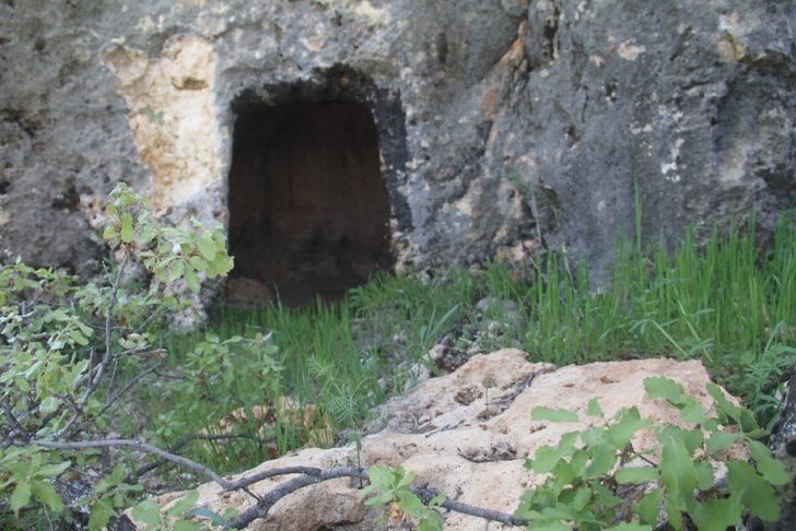 Sakin şehir Ağın'ın 'kaya mezarları' G5