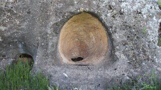 Sakin şehir Ağın'ın 'kaya mezarları'