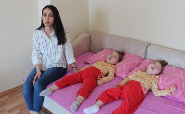 4 yaşındaki ikizlerin hastalığına teşhis konulamadı