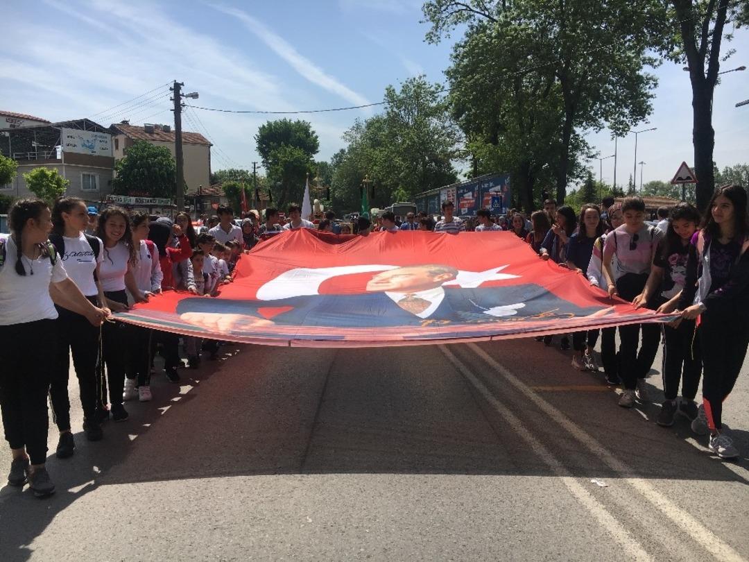 &Ccedil;ark Caddesi&rsquo;nde 103 metrelik T&uuml;rk bayrağı a&ccedil;ıldı
