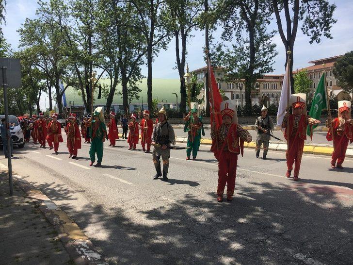 Çark Caddesi’nde 103 metrelik Türk bayrağı açıldı G2