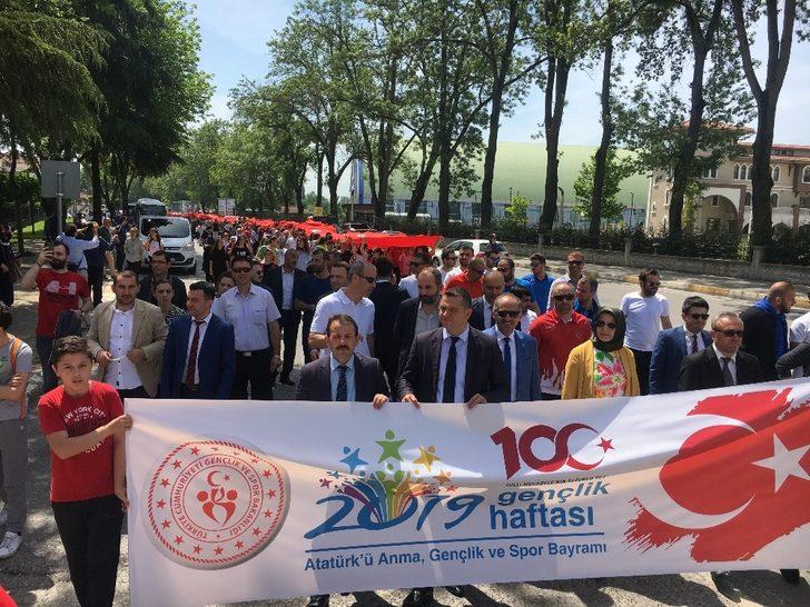 Çark Caddesi’nde 103 metrelik Türk bayrağı açıldı G3