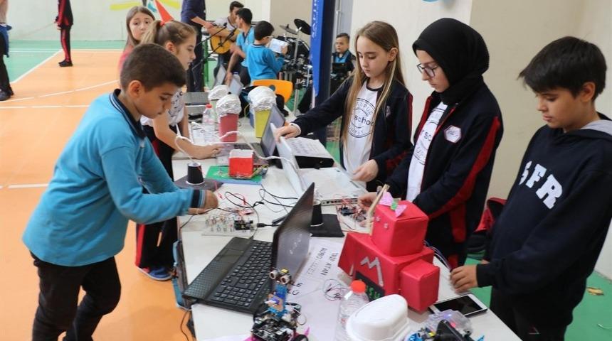 Geleceğin kaşiflerinden bilim şenliği