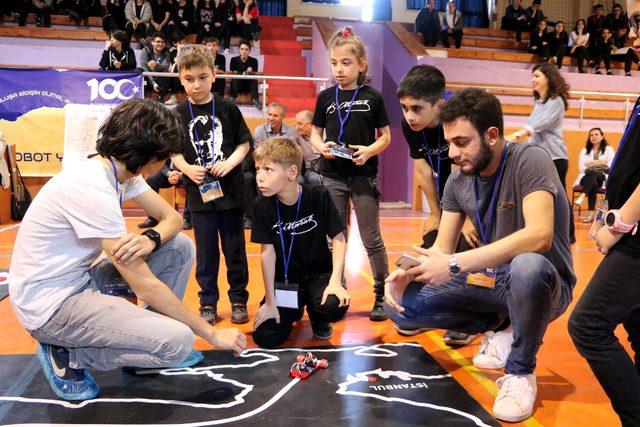 İstiklal Yolunda robotlarını yarıştırdılar