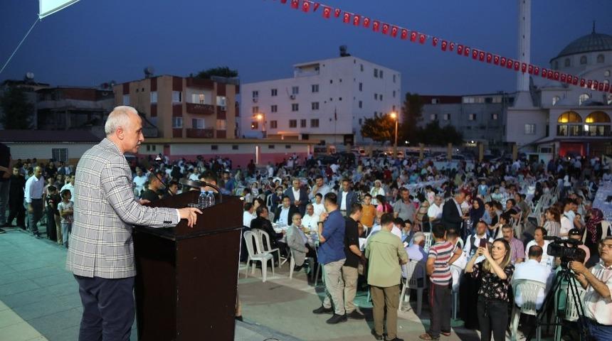Binlerce kişi Akdeniz Belediyesi&rsquo;nin g&ouml;n&uuml;l sofrasında buluşuyor