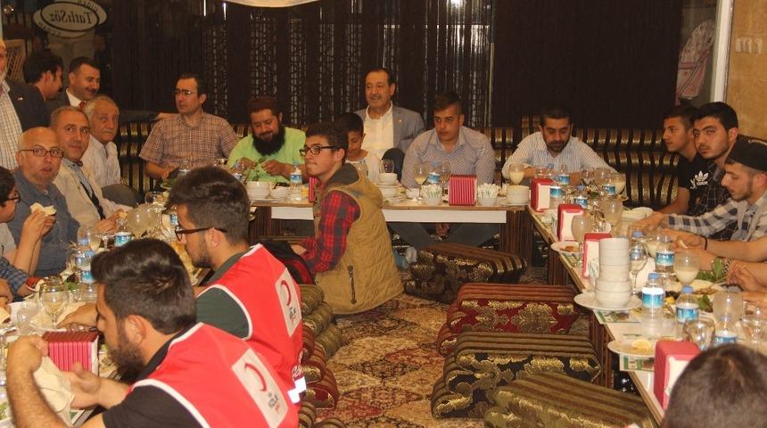 Şanlıurfa&rsquo;de Kızılay g&ouml;n&uuml;ll&uuml;leri iftarda buluştu