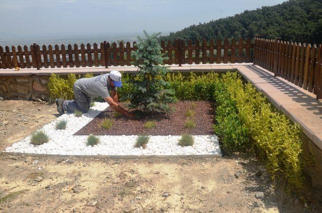 Yunusemre’de park ve bahçeler yaza hazırlanıyor