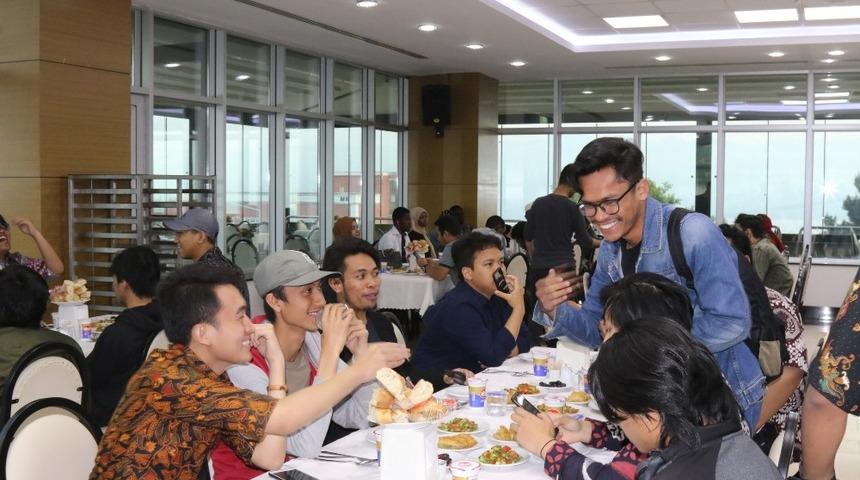 Uluslararası &Ouml;ğrenciler Geleneksel iftar yemeğinde buluştu