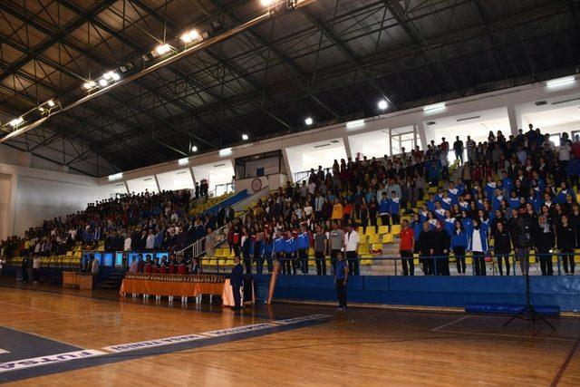 Okullar arası spor festivalinde ödüller sahiplerini buldu