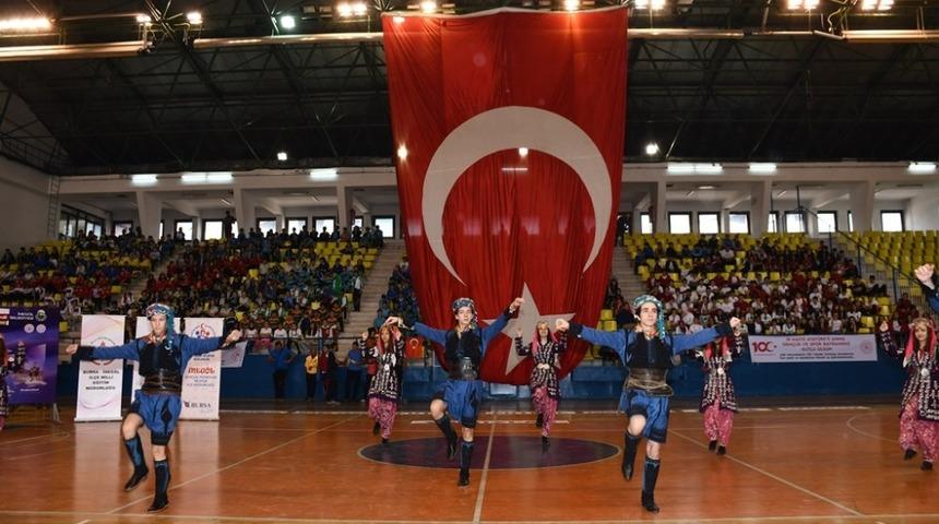 Okullar arası spor festivalinde &ouml;d&uuml;ller sahiplerini buldu