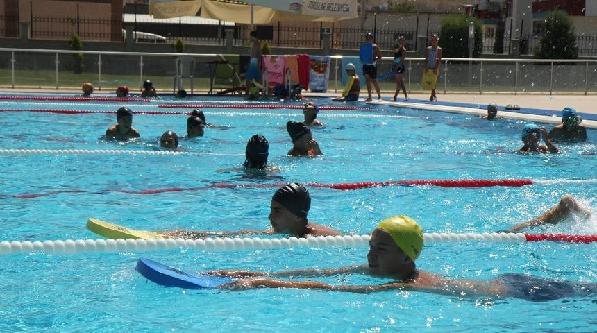 Toroslar’da yüzme kursları kayıtları başlıyor