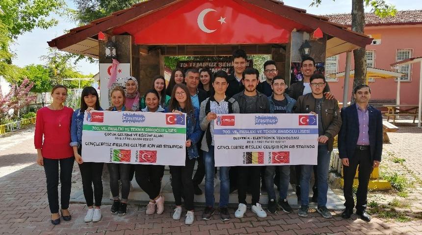 Bel&ccedil;ika ve Portekiz&rsquo;de 14 g&uuml;n boyunca eğitimi g&ouml;ren &ouml;ğrenciler yurda d&ouml;nd&uuml;