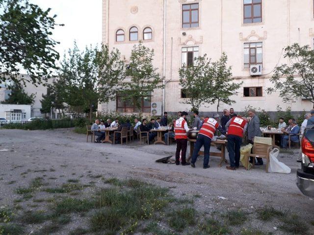 Mültecilere Kızılay Diyarbakır Şubesi sahip çıkıyor