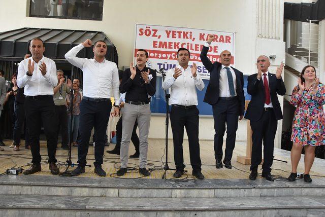 İzmir'de sendikanın sözleşme yetkisine başkandan danslı kutlama