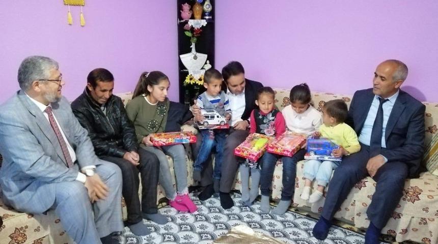 İl&ccedil;e protokol&uuml;, 9 n&uuml;fuslu Kep&ccedil;ik ailesine konuk oldu