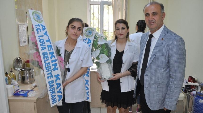 Başkan Kaya İncirliovalı hemşireleri ziyaret etti