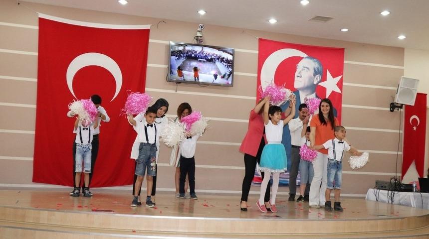 Engelli &ouml;ğrenciler h&uuml;nerlerini sergiledi