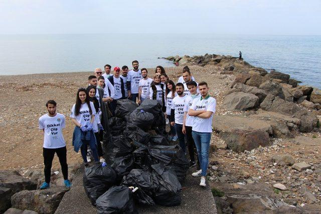 Trabzon sahillerini temizleyip kirliliğe dikkat çektiler
