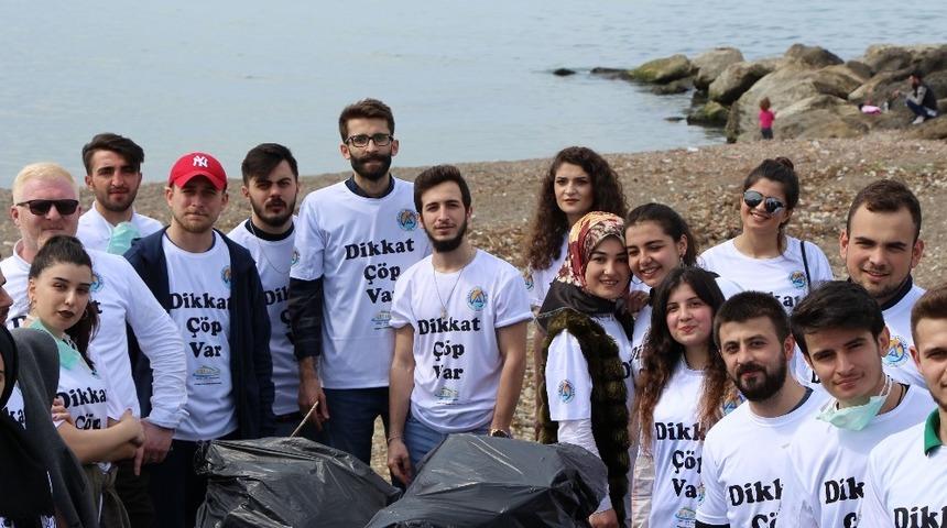Trabzon sahillerini temizleyip kirliliğe dikkat çektiler