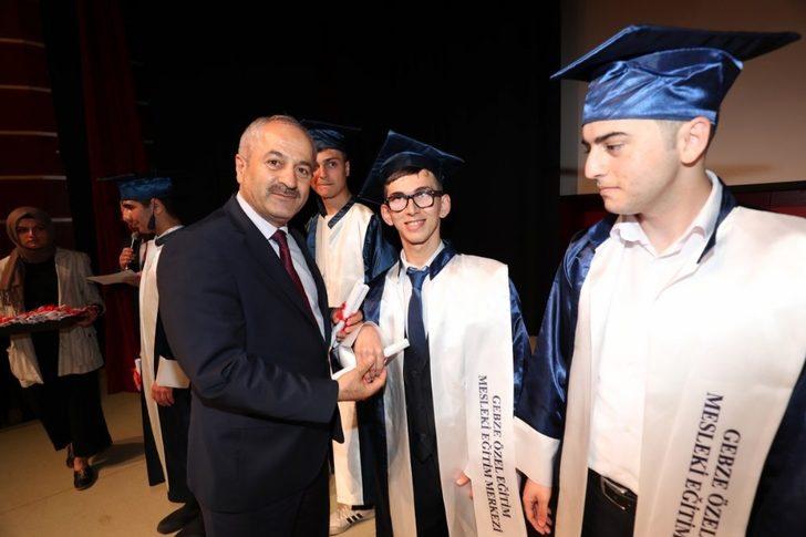 Özel çocuklara diplomalarını Başkan Büyükgöz verdi G3