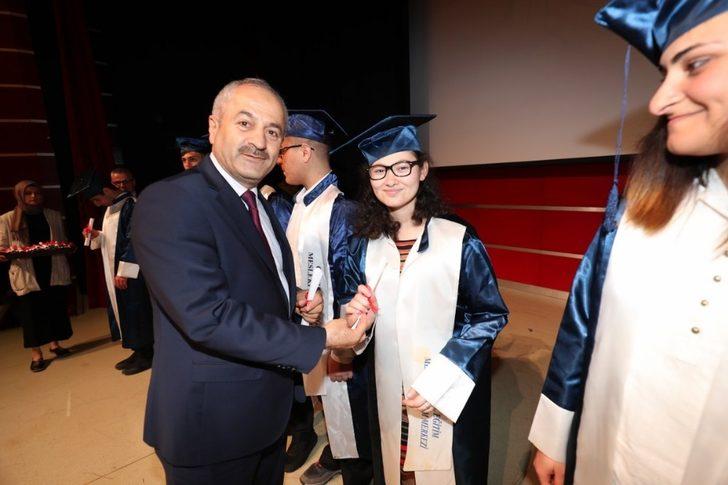 Özel çocuklara diplomalarını Başkan Büyükgöz verdi G4