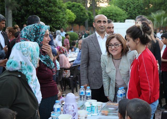 Şahin, iftarda Arabanlılarla bir araya geldi