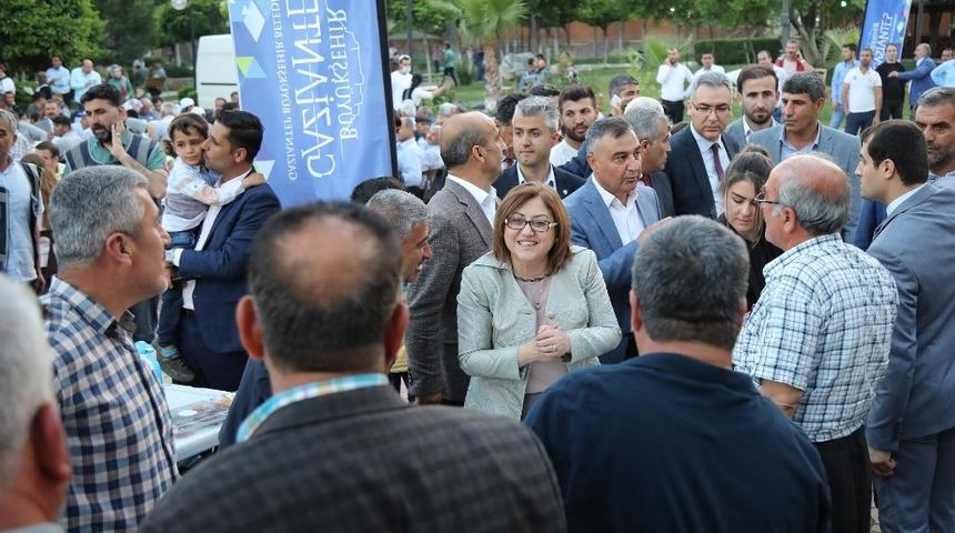 Şahin, iftarda Arabanlılarla bir araya geldi