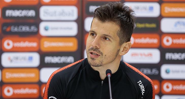 Emre Belözoğlu (Başakşehir): Futbolu bırakabilir.