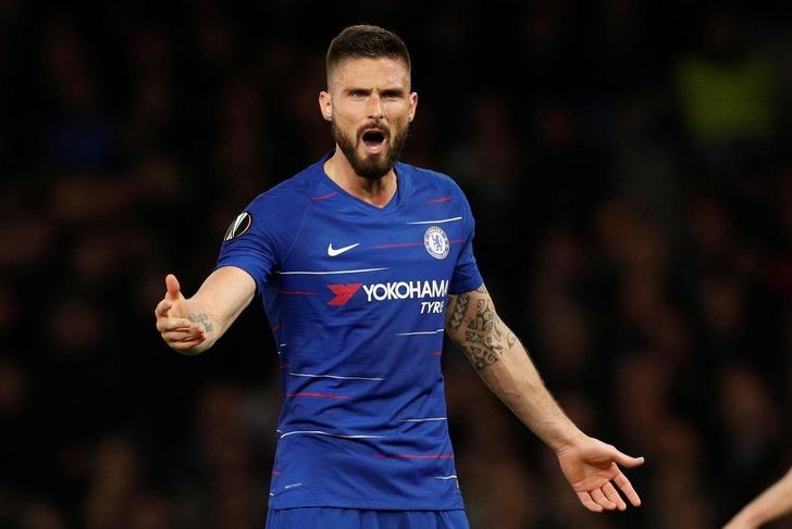 Olivier Giroud (Chelsea) Golcü arayışında olan Fenerbahçe ve Galatasaray'ın hedefinde olduğu iddia ediliyor.