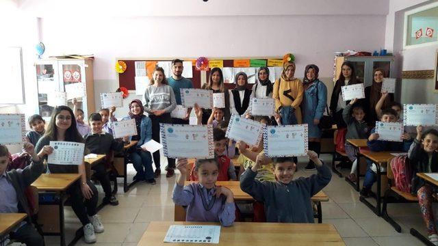 Hemşirelik Bölümü öğrencilerinden el hijyeni eğitimi