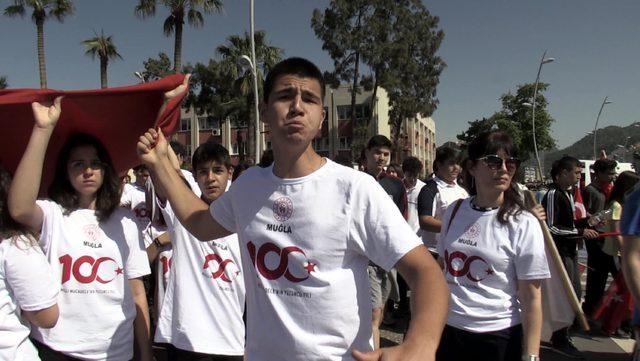 Marmaris'teki Gençlik Yürüyüşü'nde marş tartışması