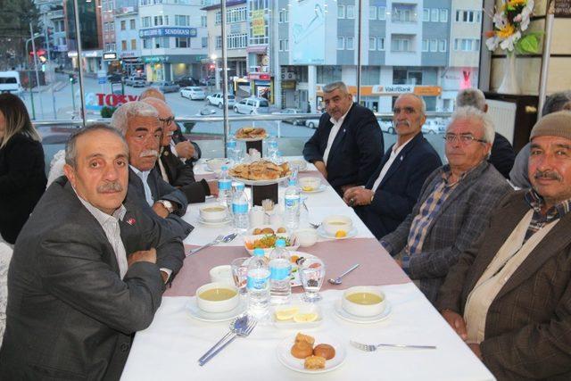 Kaymakam Pişkin, muhtarlarla birlikte iftar yaptı