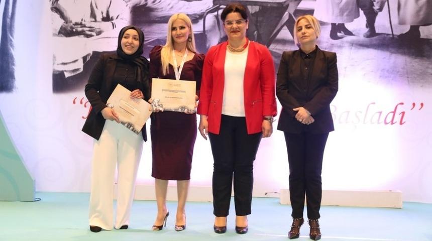 Yılın ebe ve hemşireleri &ouml;d&uuml;llendirildi
