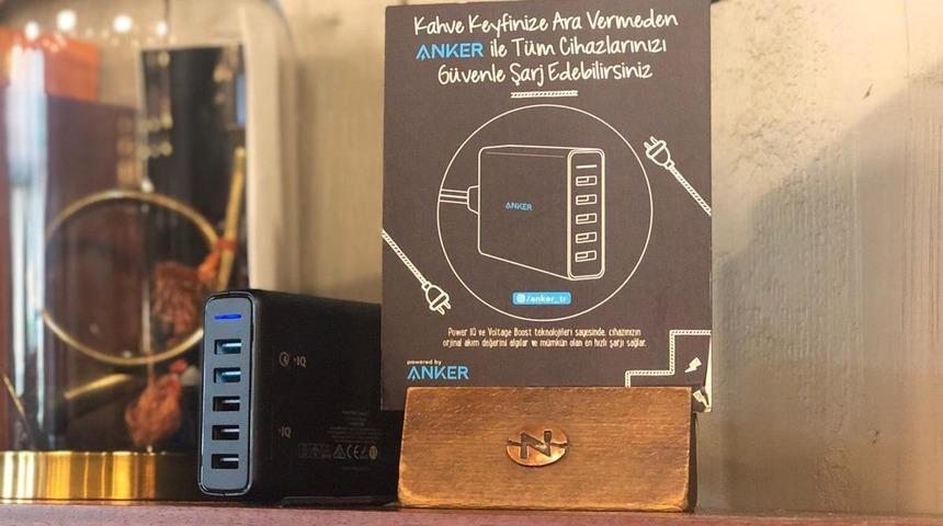 Caff&egrave; Nero misafirleri, cihazlarını Anker g&uuml;vencesiyle şarj ediyor