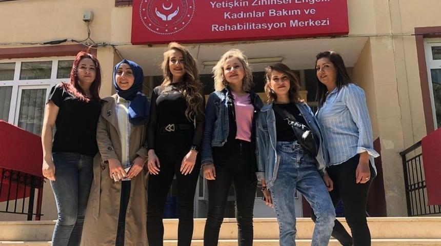 G&ouml;n&uuml;ll&uuml; sa&ccedil; kesimi ve bakımı yaptılar