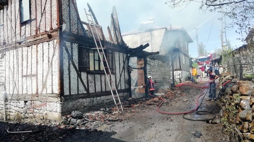 Kızılcahamam&rsquo;da k&ouml;yde &ccedil;ıkan yangın itfaiyeyi alarma ge&ccedil;irdi