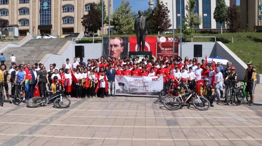 Karab&uuml;k&rsquo;te &lsquo;Gen&ccedil;lik Haftası&rsquo; dolayısı ile t&ouml;ren d&uuml;zenlendi