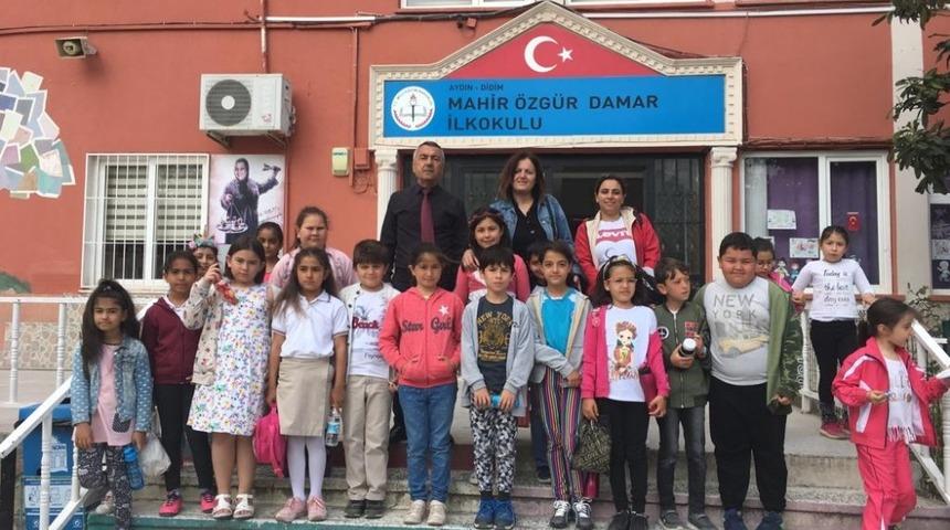 Didimli &ouml;ğrenciler, yaşlıların g&ouml;n&uuml;llerine girdi